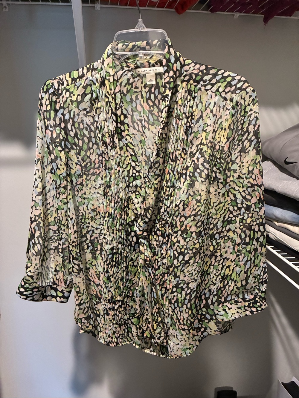Banana Republic Multi-Color Abstract Pleated Chiffon Blouse V-Neck Size 4